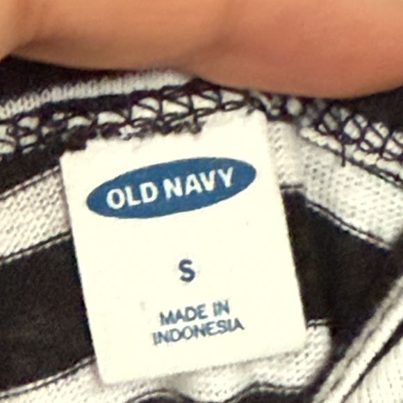 Black and White Striped Sleeveless Top - Picture 3 of 3